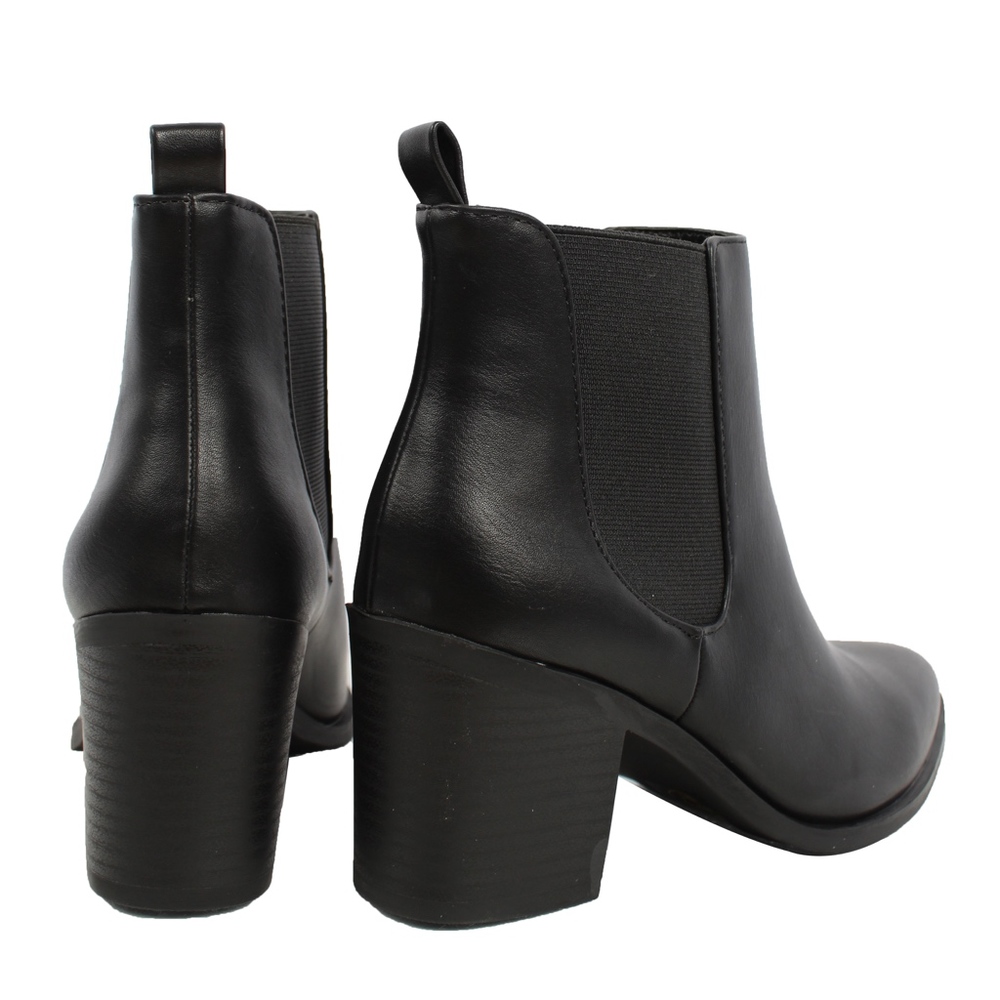 Size 5.5 Black Faux Leather Almond Toe Pull On Ank - Picture 4 of 8